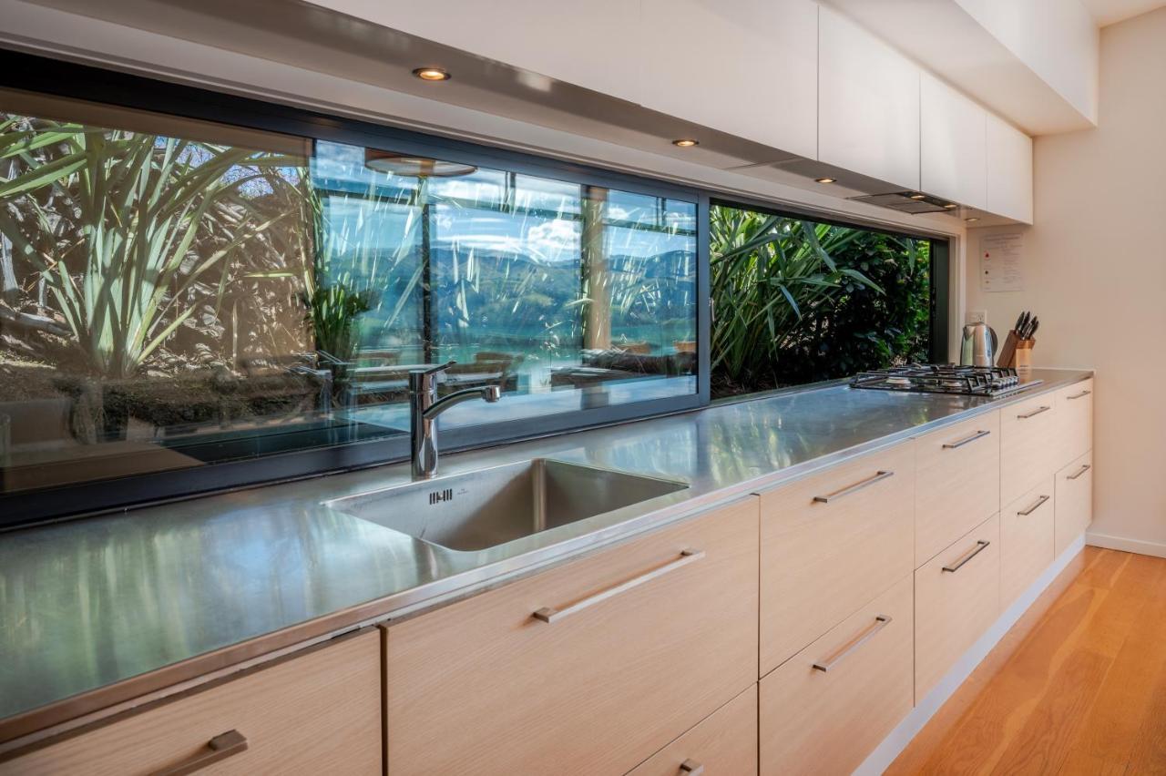 Million Dollar View - Takamatua Holiday Home Akaroa Bagian luar foto