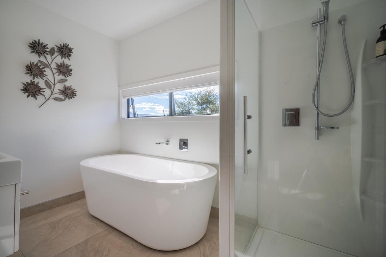 Million Dollar View - Takamatua Holiday Home Akaroa Bagian luar foto